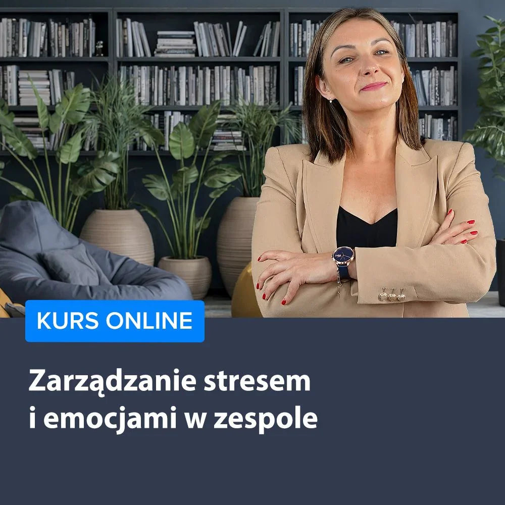 Kobieta w beżowej marynarce, kurs online zarządzanie stresem i emocjami w zespole